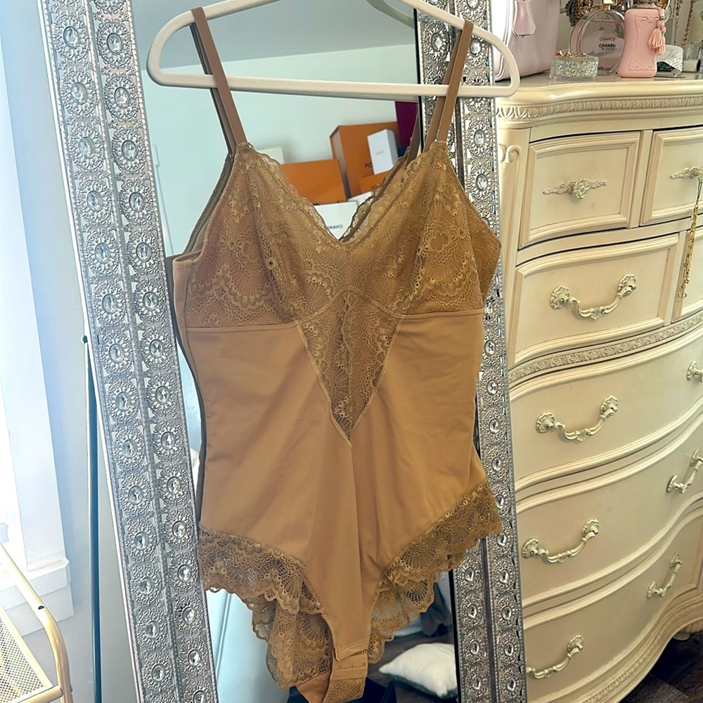 Pinsy Lace Shapewear Bodysuit Size 1X Tan